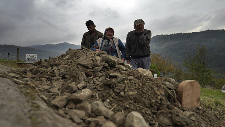 Η Τουρκία πενθεί για τους 41 νεκρούς ανθρακωρύχους Η Τουρκία πενθεί για τους 41 νεκρούς ανθρακωρύχους