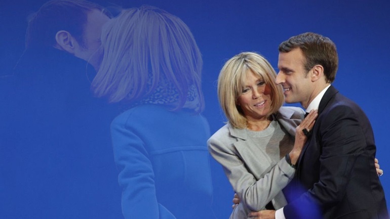 Το ζεύγος Μακρόν θα δωρίσει στον βασιλιά Κάρολο λεύκωμα από τις επισκέψεις της Ελισάβετ στη Γαλλία