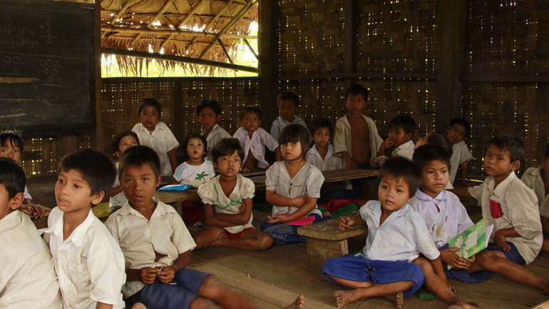 Μιανμάρ: Στρατιωτικά ελικόπτερα άνοιξαν πυρ σε σχολείο, σκοτώνοντας έξι παιδιά