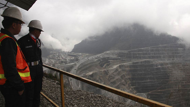 Ινδονησία: 20 άνθρωποι εγκλωβισμένοι σε χρυσωρυχείο που θάφτηκε από κατολίσθηση