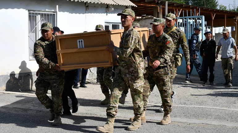 Κιργιστάν: Συνολικά 36 οι νεκροί από τις συγκρούσεις με το Τατζικιστάν