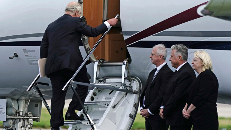 Ο Κάρολος έφθασε στο Mπάκιγχμαμ- Θα συναντηθεί με τη Λιζ Τρας και θα προβεί σε διάγγελμα