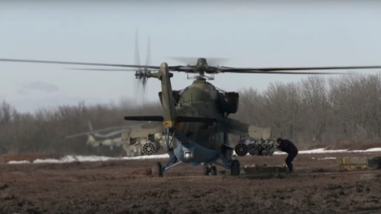 Αναφορές για κατάρριψη 4 ρωσικών στρατιωτικών αεροσκαφών και ελικοπτέρων κοντά στην ουκρανική μεθόριο