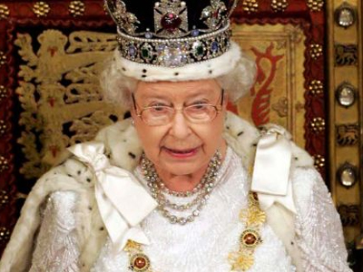 Έξαλλη η  βασίλισσα Ελισάβετ για μια χούφτα… φυστίκια