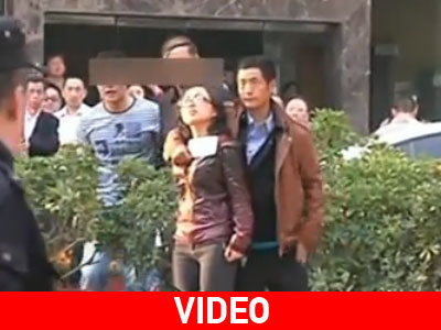 Καρέ-καρέ η διάσωση γυναίκας ομήρου που απειλούνταν με μπαλτά