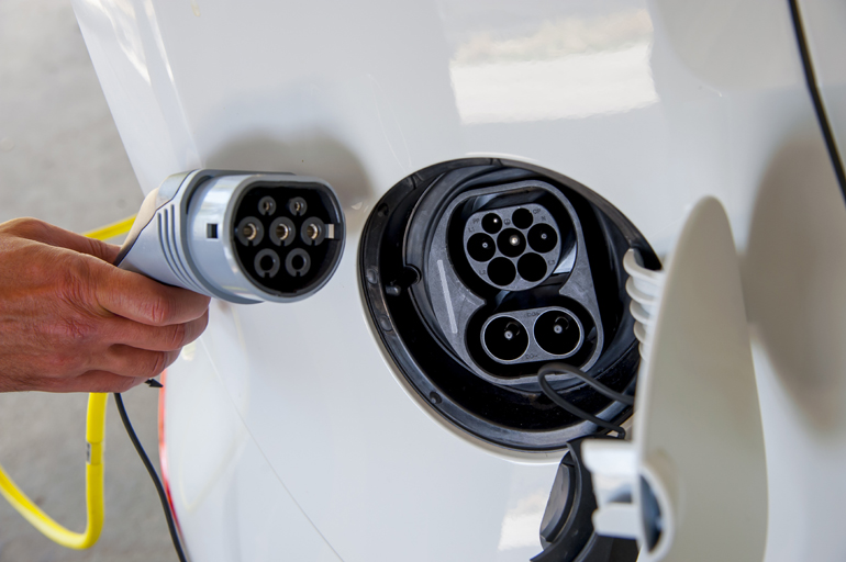 Βάζεις το αυτοκίνητο στο ρεύμα και αυτό φορτίζει για να μπορείς να κινηθείς για 160 χιλιόμετρα  