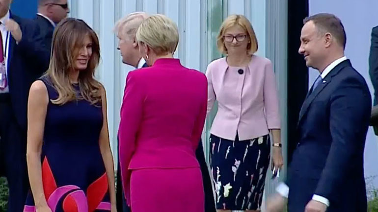 H Πρώτη Κυρία της Πολωνίας «σνόμπαρε» τον Τραμπ για τη Μελάνια