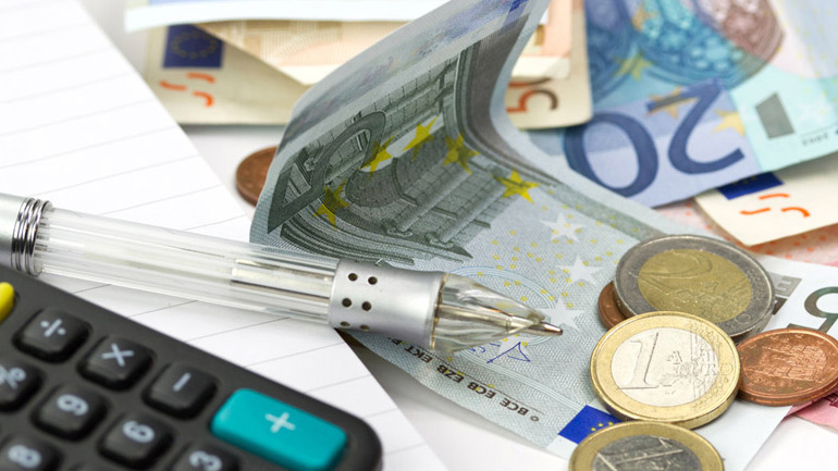 Τις επόμενες ημέρες νομοθετική ρύθμιση για την αυτόματη επιστροφή φόρων έως 10.000 ευρώ