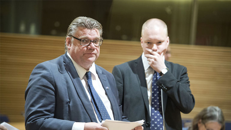 Φινλανδία: Υπουργός φέρεται να κρύφτηκε σε πορτ-μπαγκάζ για να συναντηθεί μυστικά με τον πρωθυπουργό