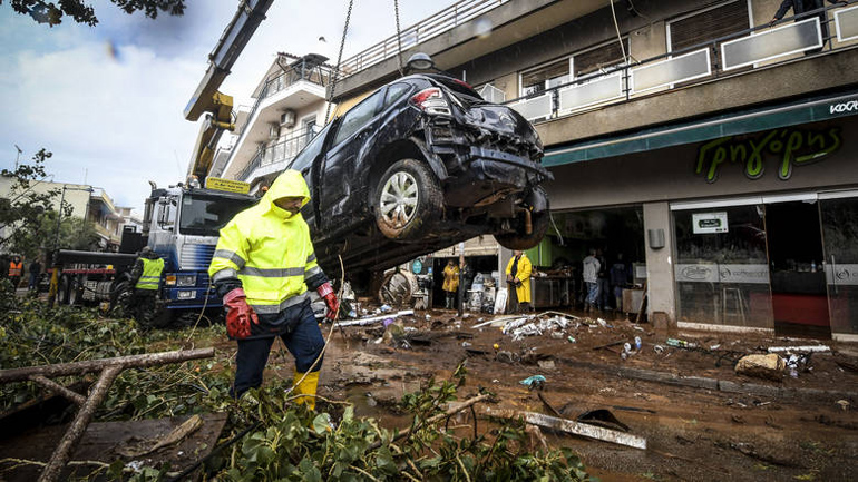 Συνεχίζονται οι αυτοψίες στον τόπο της καταστροφής