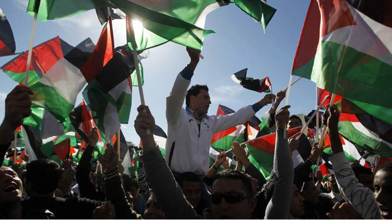 Χιλιάδες διαδηλωτές στην Παλαιστίνη διαμαρτύρονται για τους εορτασμούς για τα 100 χρόνια από τη Διακήρυξη Μπάλφουρ Χιλιάδες διαδηλωτές στην Παλαιστίνη διαμαρτύρονται για τους εορτασμούς για τα 100 χρόνια από τη Διακήρυξη Μπάλφουρ