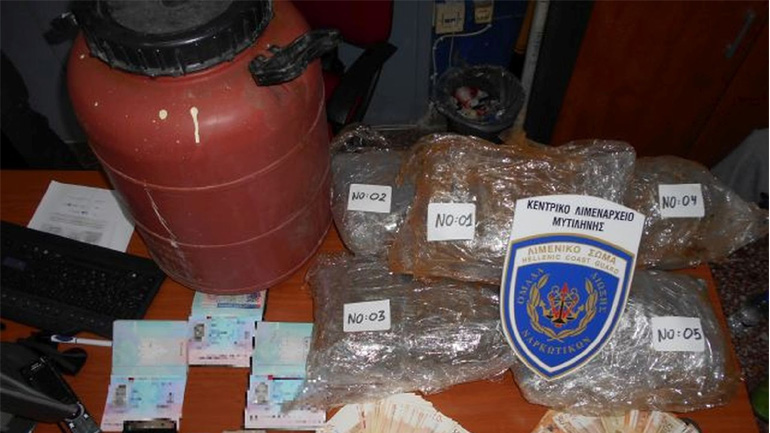 Σε πλαστικά βαρέλια μέσα σε ποιμνιοστάσιο στην Μυτιλήνη έκρυβαν πάνω από 4 κιλά κάνναβη