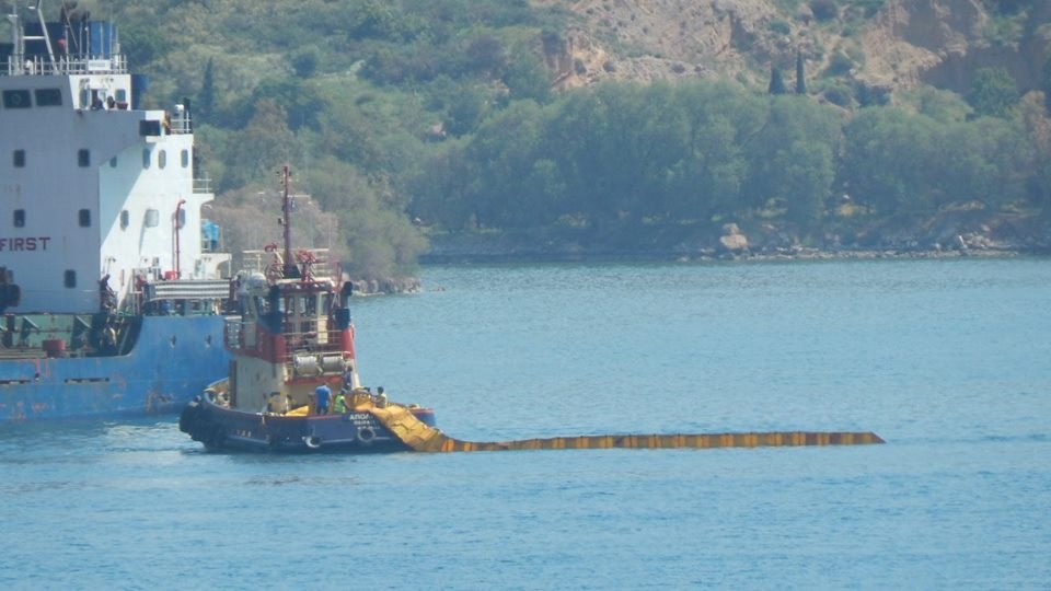 Ενημέρωση του Λιμενικού για τη θαλάσσια ρύπανση από πετρέλαιο στην Ιτέα Φωκίδας