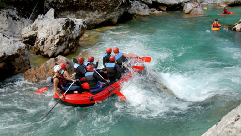 Μία 40χρονη γυναίκα πνίγηκε κάνοντας ράφτινγκ στον Λάδωνα