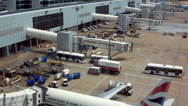 Βρετανία: Το αεροδρόμιο Γκάτγουικ θα παραμένει κλειστό λόγω «εγκληματικής δραστηριότητας»