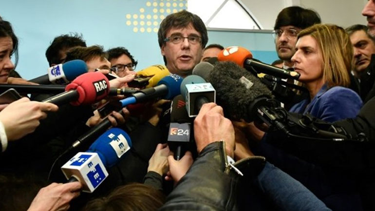 Ισπανία: Με δικαστική άδεια μπορεί να παρευρεθεί στο περιφερειακό κοινοβούλιο ο Πουτζντεμόν