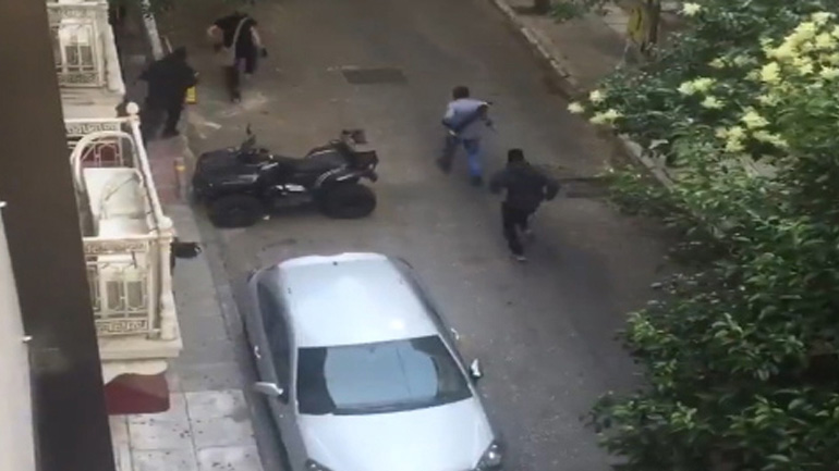 Επίθεση αγνώστων στο γραφείο του Μιλτιάδη Βαρβιτσιώτη – Ο φρουρός πυροβόλησε στον αέρα για εκφοβισμό Επίθεση αγνώστων στο γραφείο του Μιλτιάδη Βαρβιτσιώτη – Ο φρουρός πυροβόλησε στον αέρα για εκφοβισμό