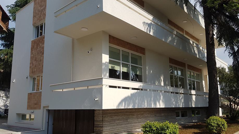 Μετακόμισε η ελληνική πρεσβεία στα Τίρανα