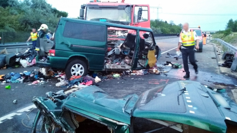 Ουγγαρία: Εννέα νεκροί σε δυστύχημα – Ο οδηγός ήταν στο Facebook