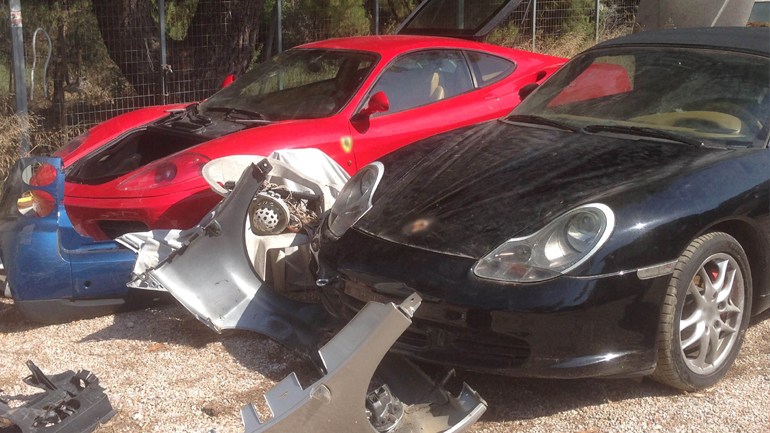 Θεσσαλονίκη: Κλεμμένα αυτοκίνητα γίνονταν ανταλλακτικά σε μάντρα στην περιοχή της Θέρμης