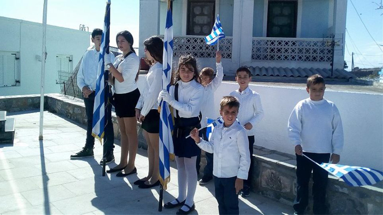 Παρέλαση στο Αγαθονήσι από τους οκτώ μαθητές του νησιού