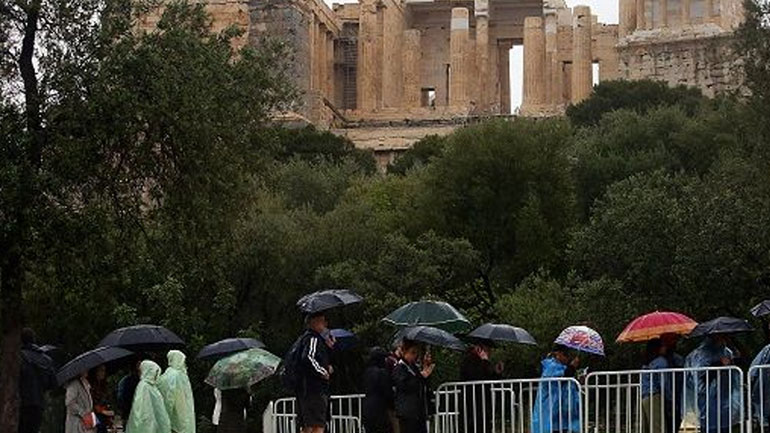 Έπεσε κεραυνός στην Ακρόπολη -Τέσσερις τραυματίες