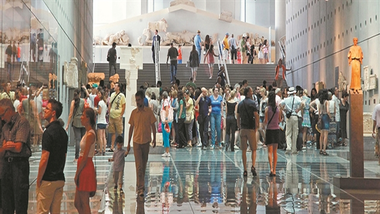 «Ο τουρισμός δεν πωλείται»: Τουριστικοί πράκτορες κατά Μενδώνη για το εισιτήριο στα μουσεία