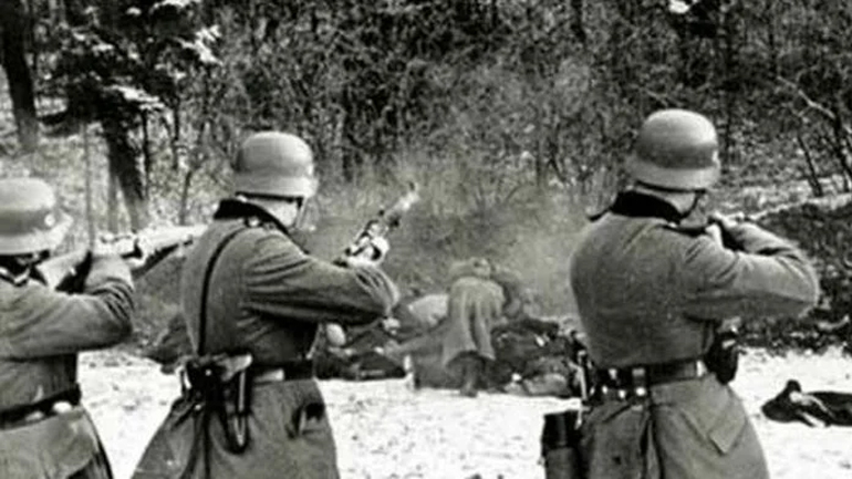 Η αποτρόπαια σφαγή στα Καλάβρυτα – Οι ναζί εκτέλεσαν, λεηλάτησαν και πυρπόλησαν την πόλη