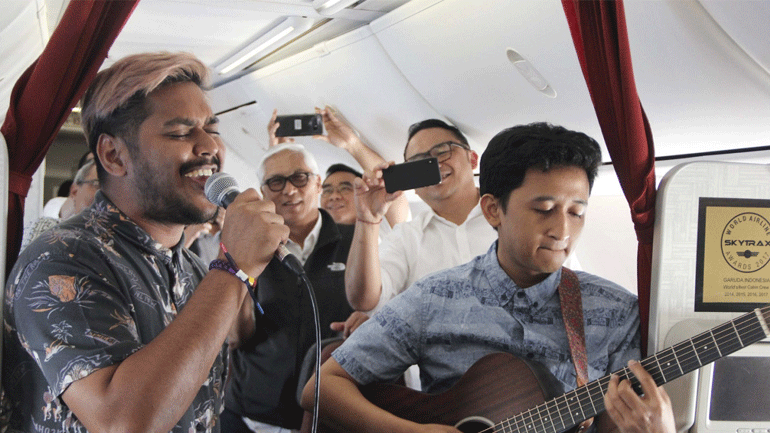 Ινδονησία: Πτήσεις με ζωντανή μουσική στον αέρα…