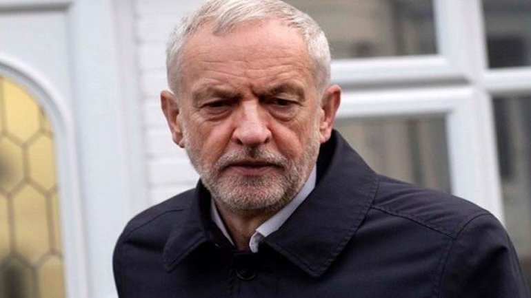 Βρετανία: Φυλάκιση 28 ημερών επειδή έσπασε ένα αυγό στο κεφάλι του Τζέρεμι Κόρμπιν