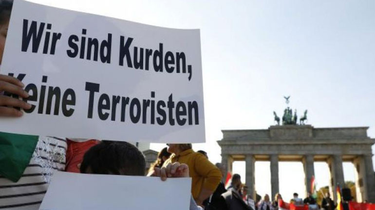 Επεισόδια με πέντε τραυματίες σε διαδήλωση υπέρ των Κούρδων στη Γερμανία