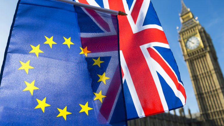 Η ΕΕ θα περιμένει όσο ο Βρετανός πρωθυπουργός συζητεί με το Κοινοβούλιό του για το Brexit