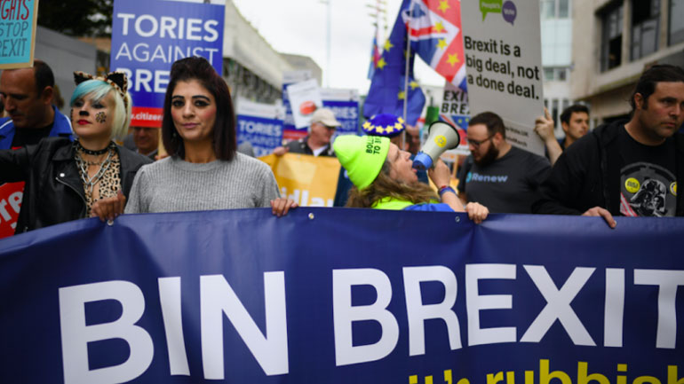 Χιλιάδες Βρετανοί διαδηλώνουν στο Λονδίνο για το Brexit