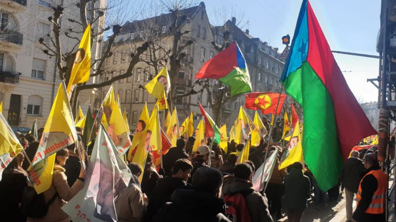 Γαλλία: Εκατοντάδες Κούρδοι διαδήλωσαν ζητώντας την επιβολή κυρώσεων στην Τουρκία 