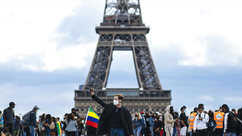 Γαλλία: Δωρεάν θα διενεργούνται τα τεστ κορωνοϊού στο Παρίσι