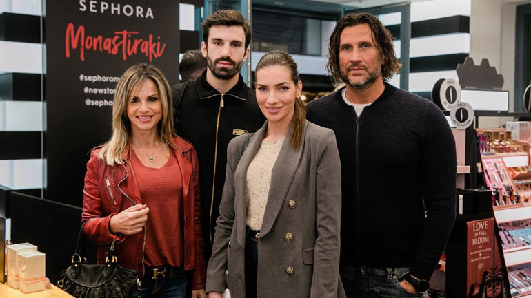 Συνάντηση επωνύμων σε beauty event στο κέντρο της πόλης