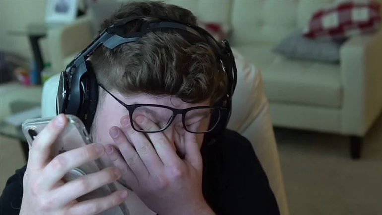 Επαγγελματίας παίκτης του Fortnite ξεχρεώνει τα δάνεια της μητέρας του σε livestream