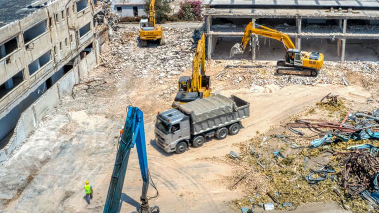 Ξεκίνησαν οι κατεδαφίσεις στο Ελληνικό – Eγκαίνια την Παρασκευή