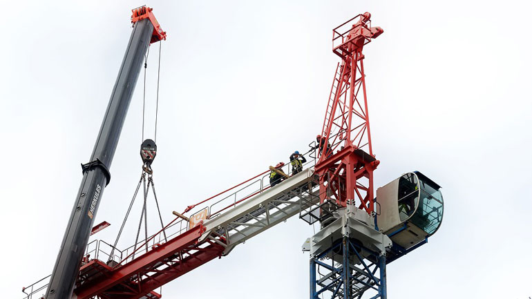 Ένας νεκρός και τέσσερις τραυματίες μετά την κατάρρευση γερανού στο Λονδίνο