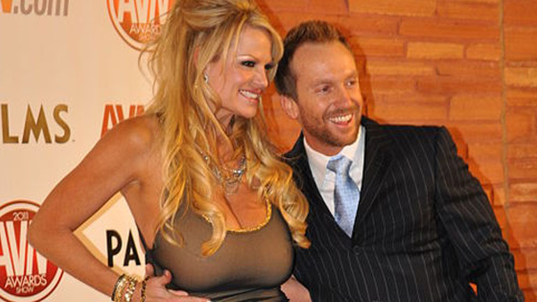 Δέκα πορνοστάρ κατηγορούν τον παραγωγό Ryan Madison για σεξουαλική κακοποίηση