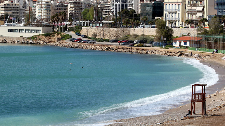 Πειραιάς: Σε πνιγμό οφείλεται ο θάνατος ηλικιωμένου που βρέθηκε στην παραλία Βοτσαλάκια