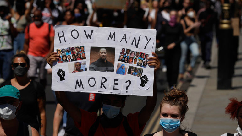 Εκατοντάδες διαδηλωτές σε Λονδίνο και Βερολίνο για τον θάνατο του Φλόυντ