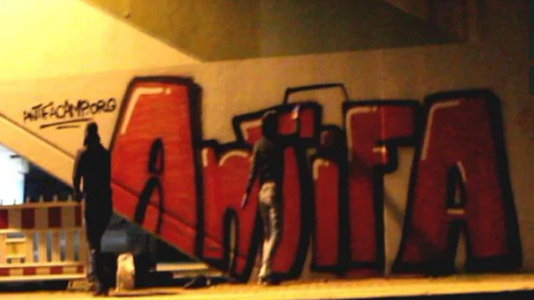 Ο Τραμπ σκοπεύει να εντάξει το κίνημα Antifa στην λίστα των τρομοκρατικών οργανώσεων