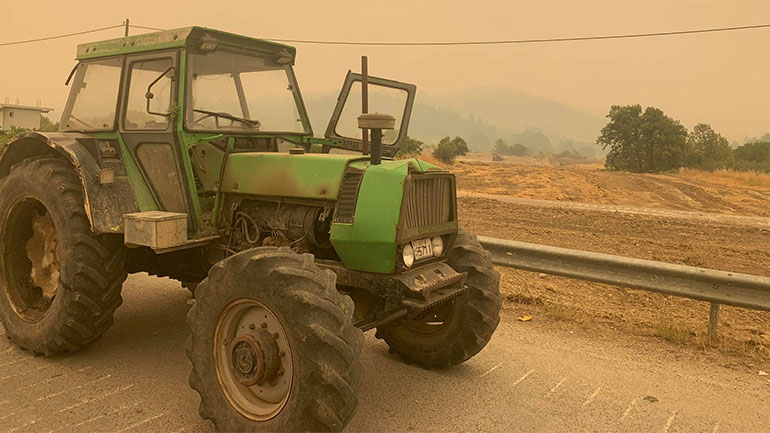 Τελευταία γραμμή  άμυνας στην Ιστιαία – Φτιάχνουν αντιπυρικές ζώνες