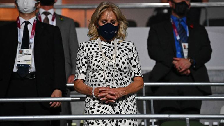 Η εμφάνιση της Jill Biden στους Ολυμπιακούς αγώνες του Τόκιο κάτι μας θυμίζει