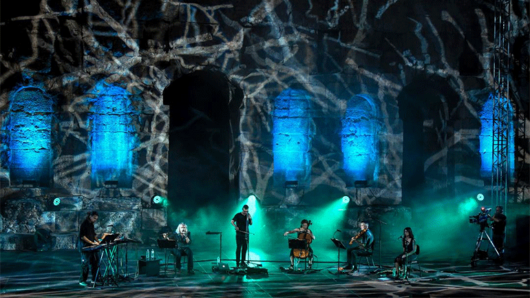 Λύκοι στη χώρα των θαυμάτων: Ο Γιάννης Αγγελάκας και ο Νίκος Βελιώτης στο Youtube του Φεστιβάλ Αθηνών