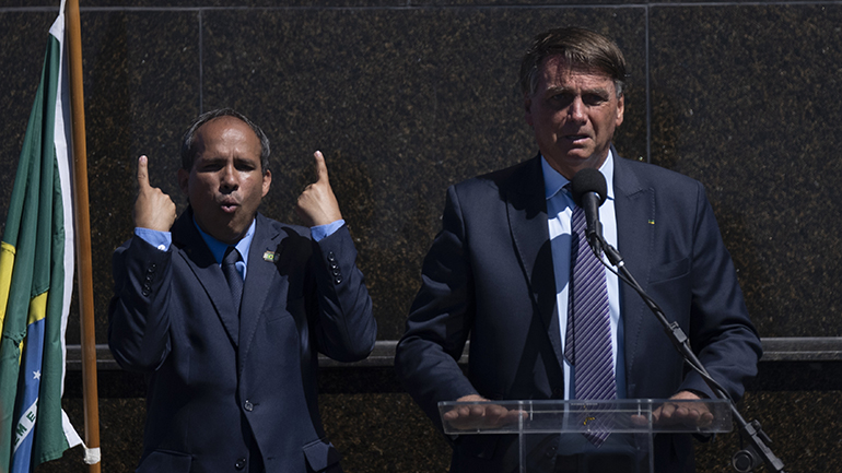 Σάλος μετά την προμήθεια 50.000 βιάγκρα για τον στρατό της Βραζιλίας από τον Μπολσονάρου