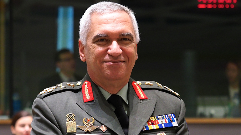 Η εξήγηση του επίτιμου αρχηγού ΓΕΕΘΑ για τη βύθιση του Moskva