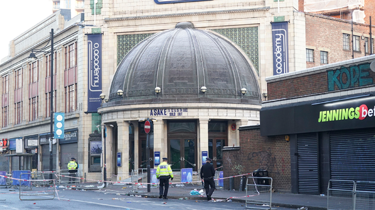 Λονδίνο: Σε κρίσιμη κατάσταση νοσηλεύονται 4 άνθρωποι που ποδοπατήθηκαν στην είσοδο αίθουσας συναυλιών