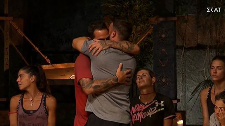 Survivor: Τι ψιθύρισε ο Άρης Σοϊλέδης στον Σάκη Αρσενίου τη στιγμή της αποχώρησής του; Survivor: Τι ψιθύρισε ο Άρης Σοϊλέδης στον Σάκη Αρσενίου τη στιγμή της αποχώρησής του;